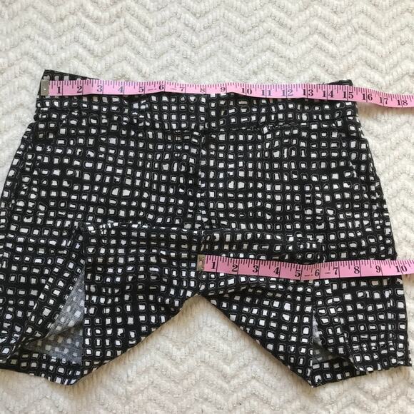 LOFT Patterned Chino Shorts - Picture 4 of 5